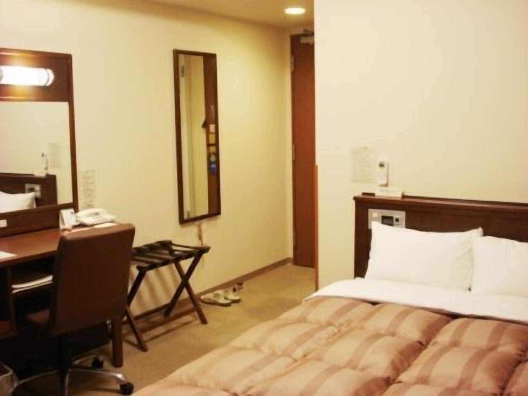 Hotel Route-Inn Hofu Ekimae Екстер'єр фото