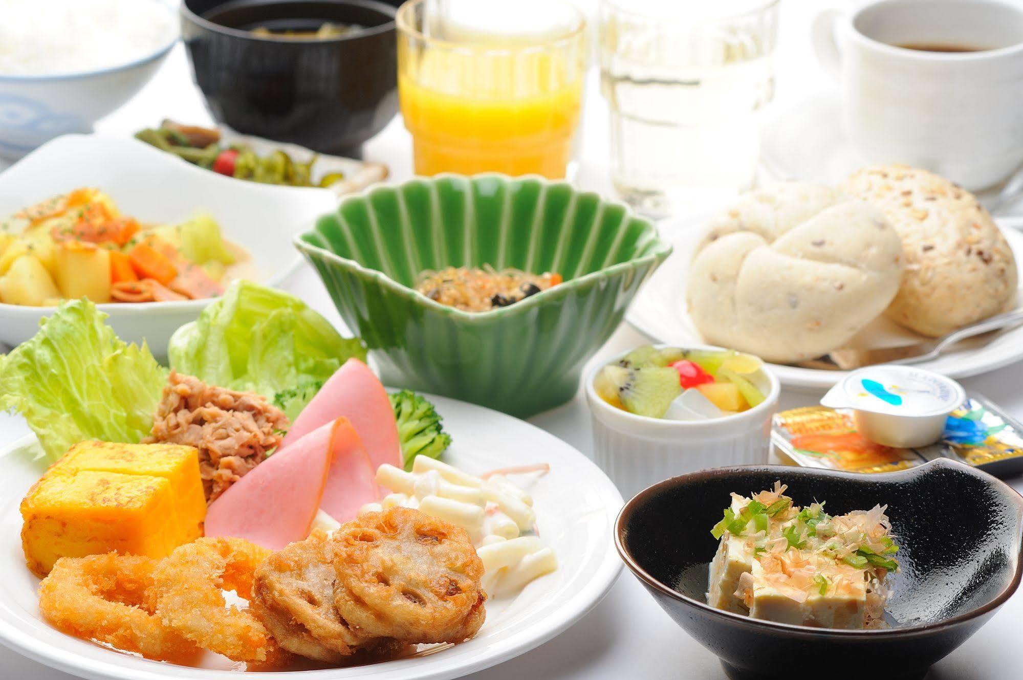 Hotel Route-Inn Hofu Ekimae Екстер'єр фото